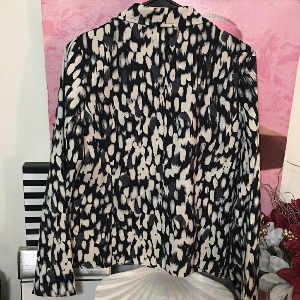 Button up lite weight blazer jacket - Picture 5 of 5